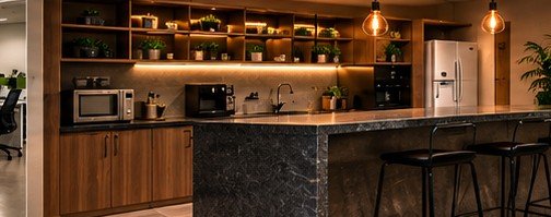 Copa equipada com café, água, geladeira e micro-ondas